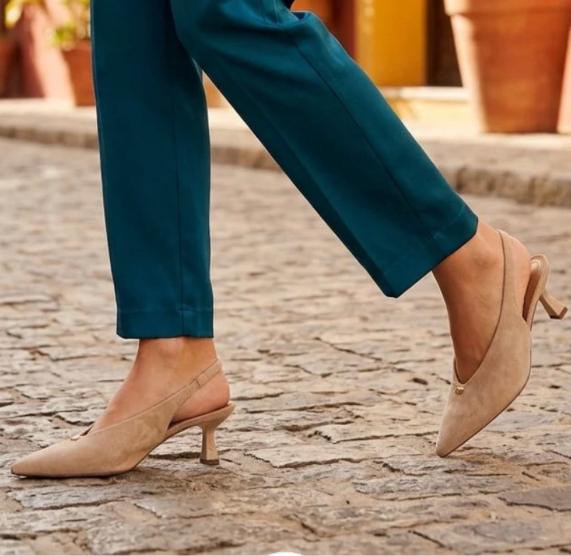 Salón destalonado GABRIELA Beis