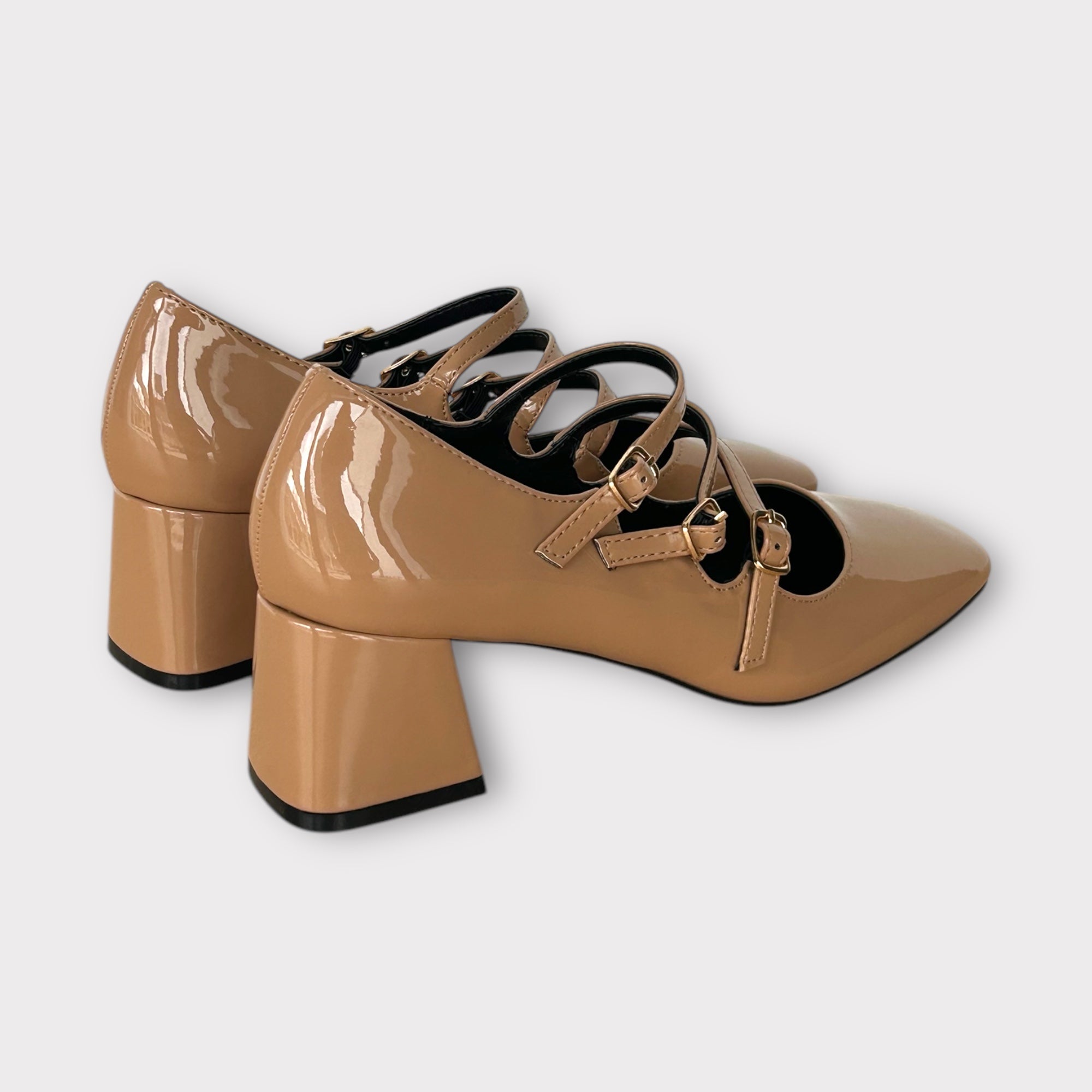BELLA CHAROL – CAMEL
