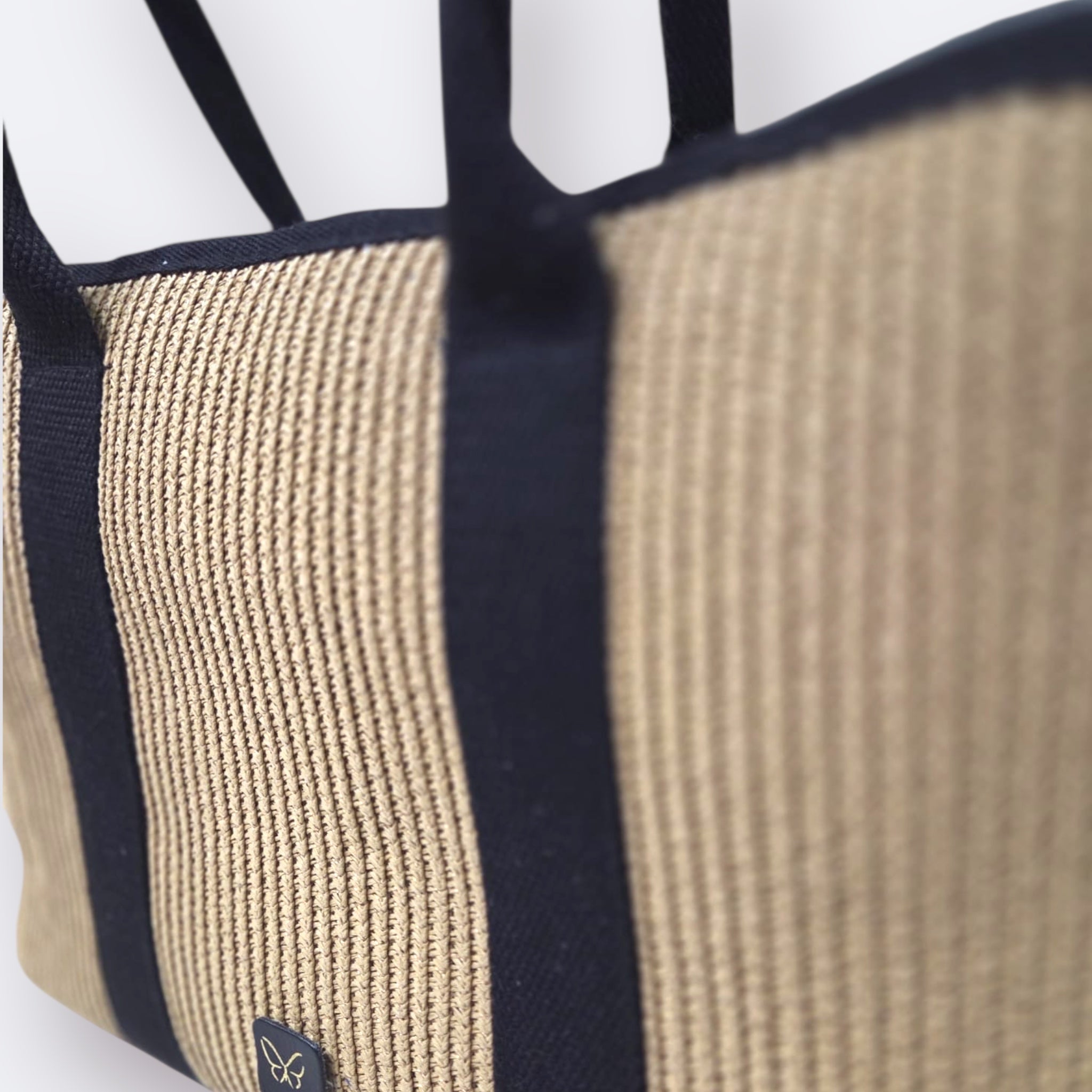 BOLSO DE RAFIA GRAN MÓNACO (CAMEL Y NEGRO)