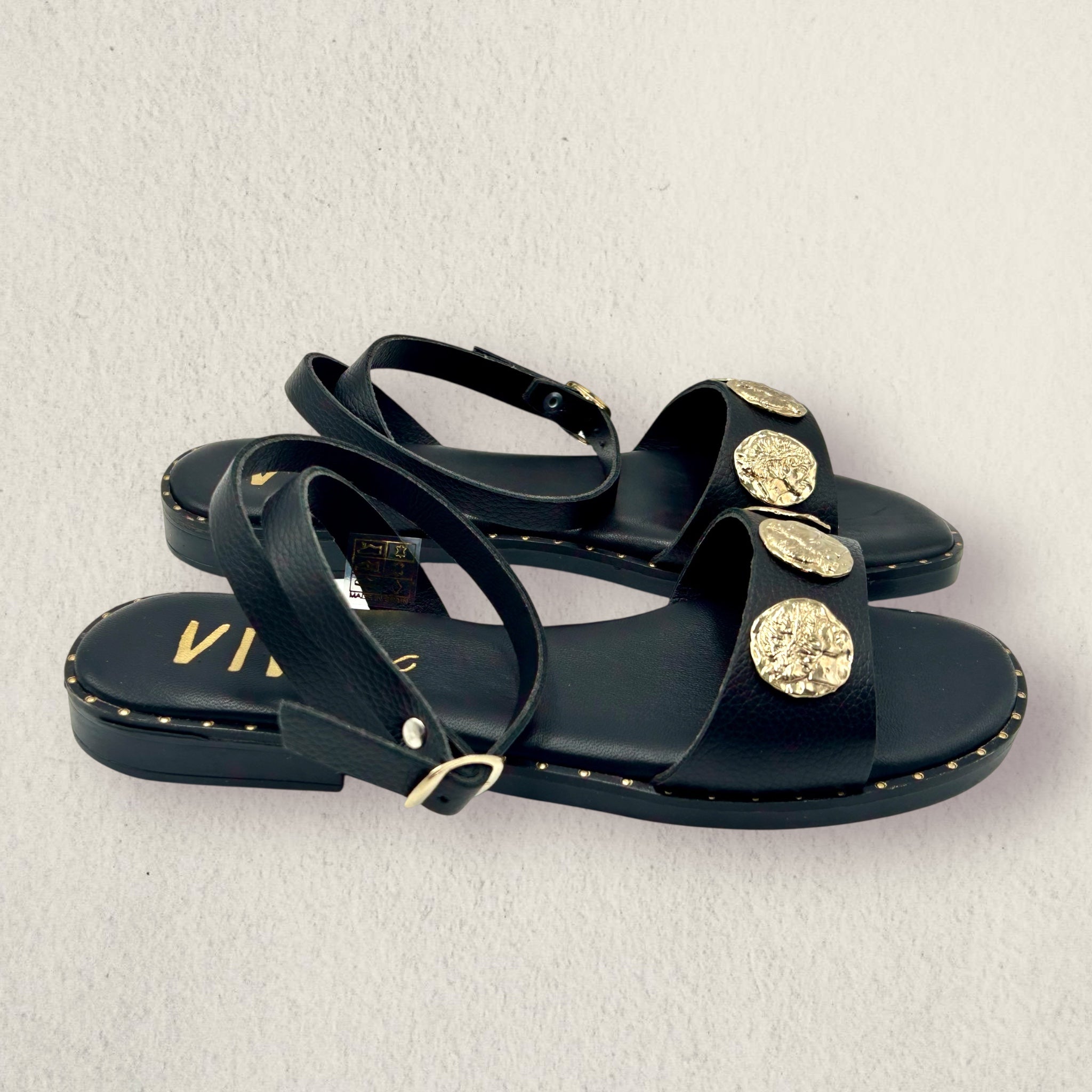 GAIA - Sandalia plana. Negro