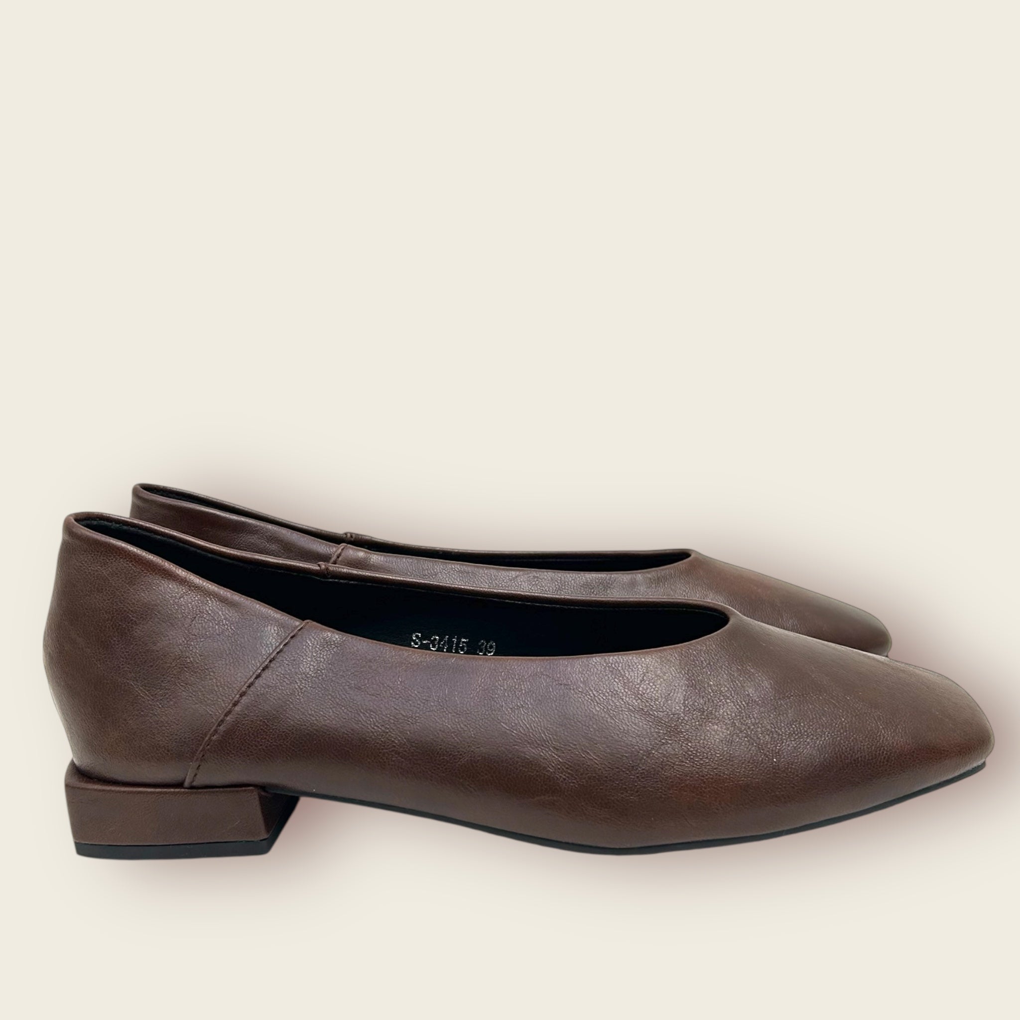 Zapato plano. CLARA. Marrón