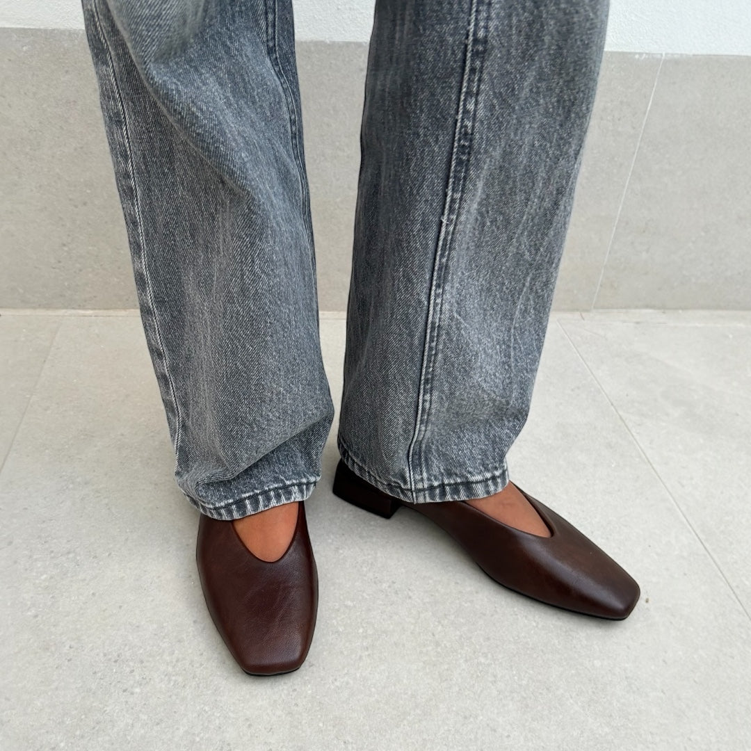 Zapato plano. CLARA. Marrón