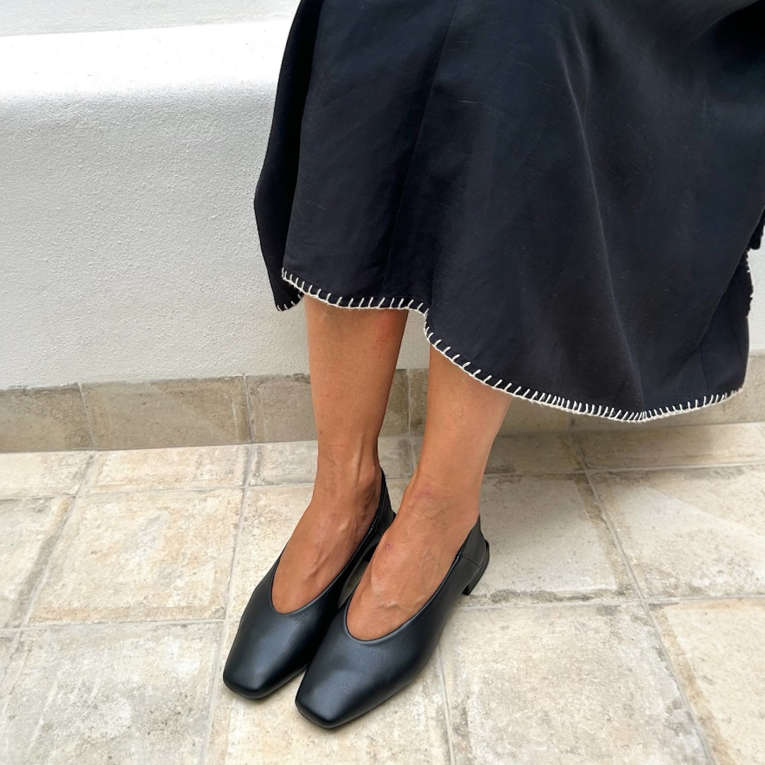 Zapato plano. CLARA. Negro