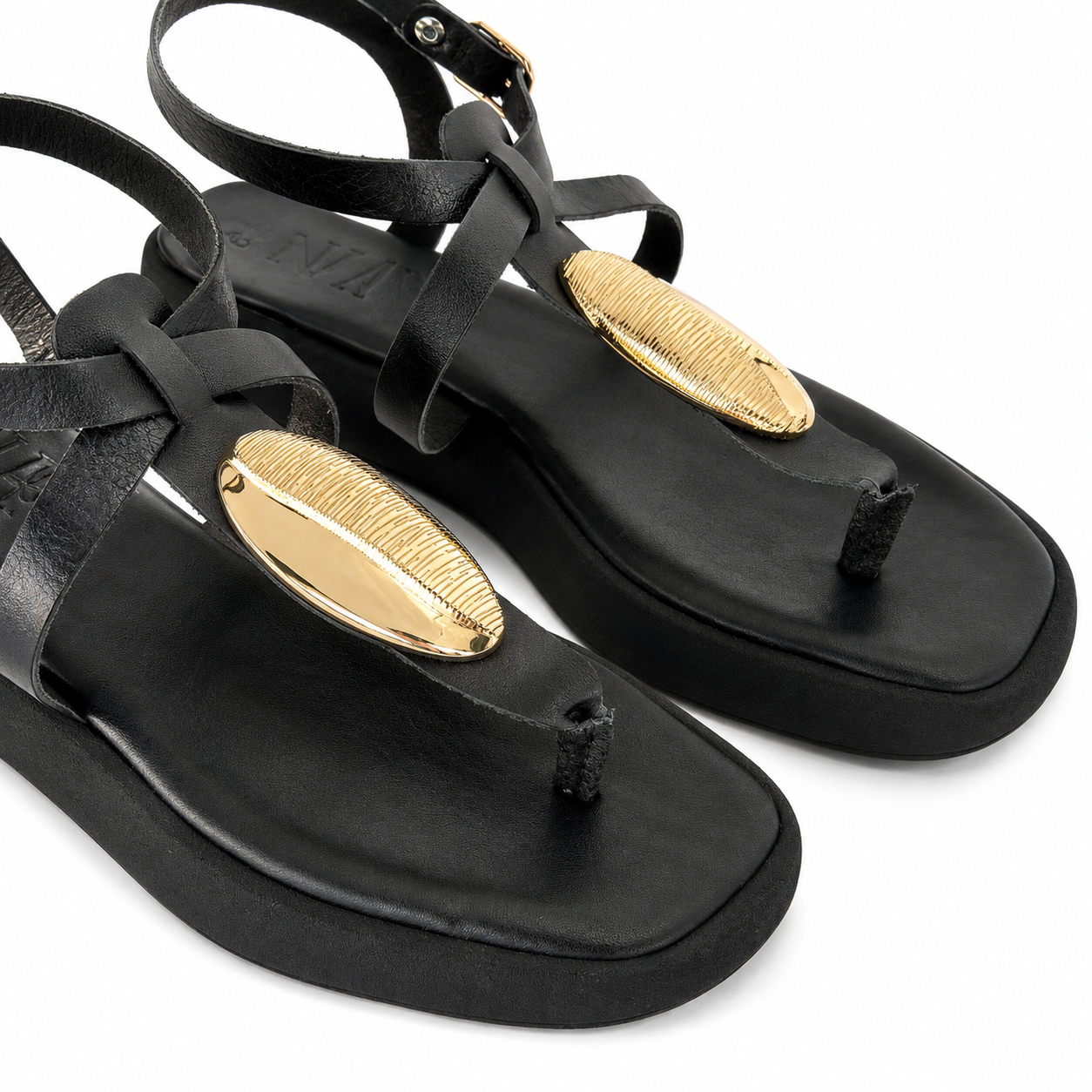 Sandalia IRIS. Negro