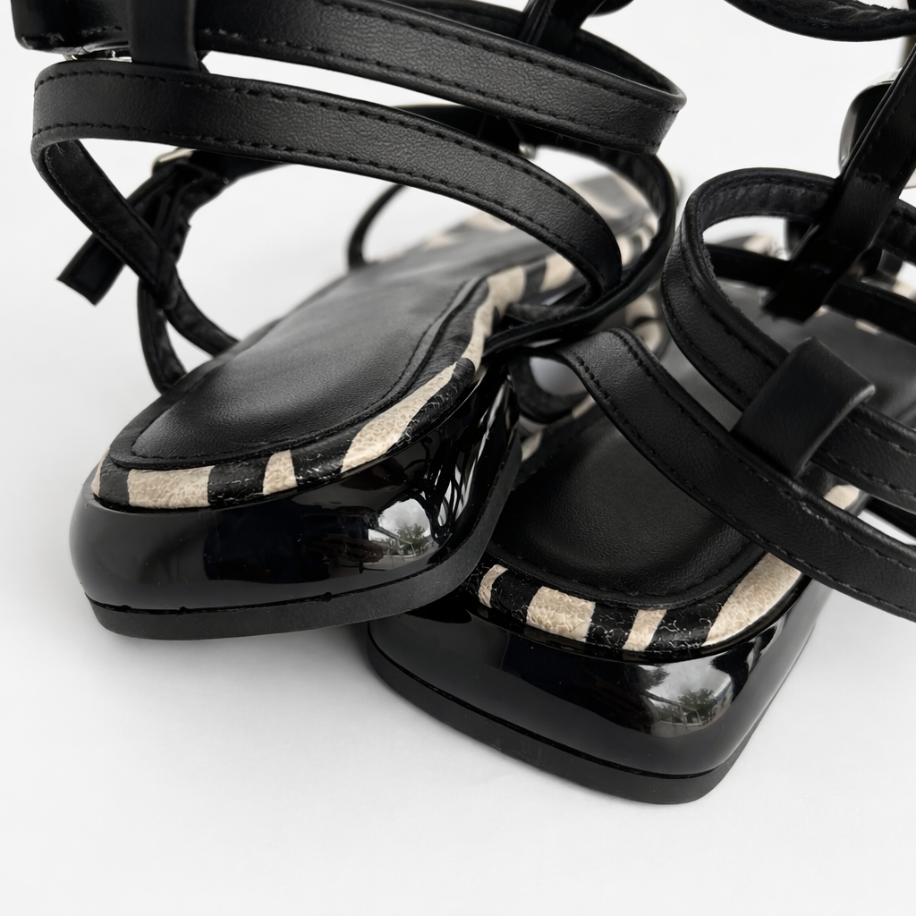 Sandalia NAIRA. Negro - plata