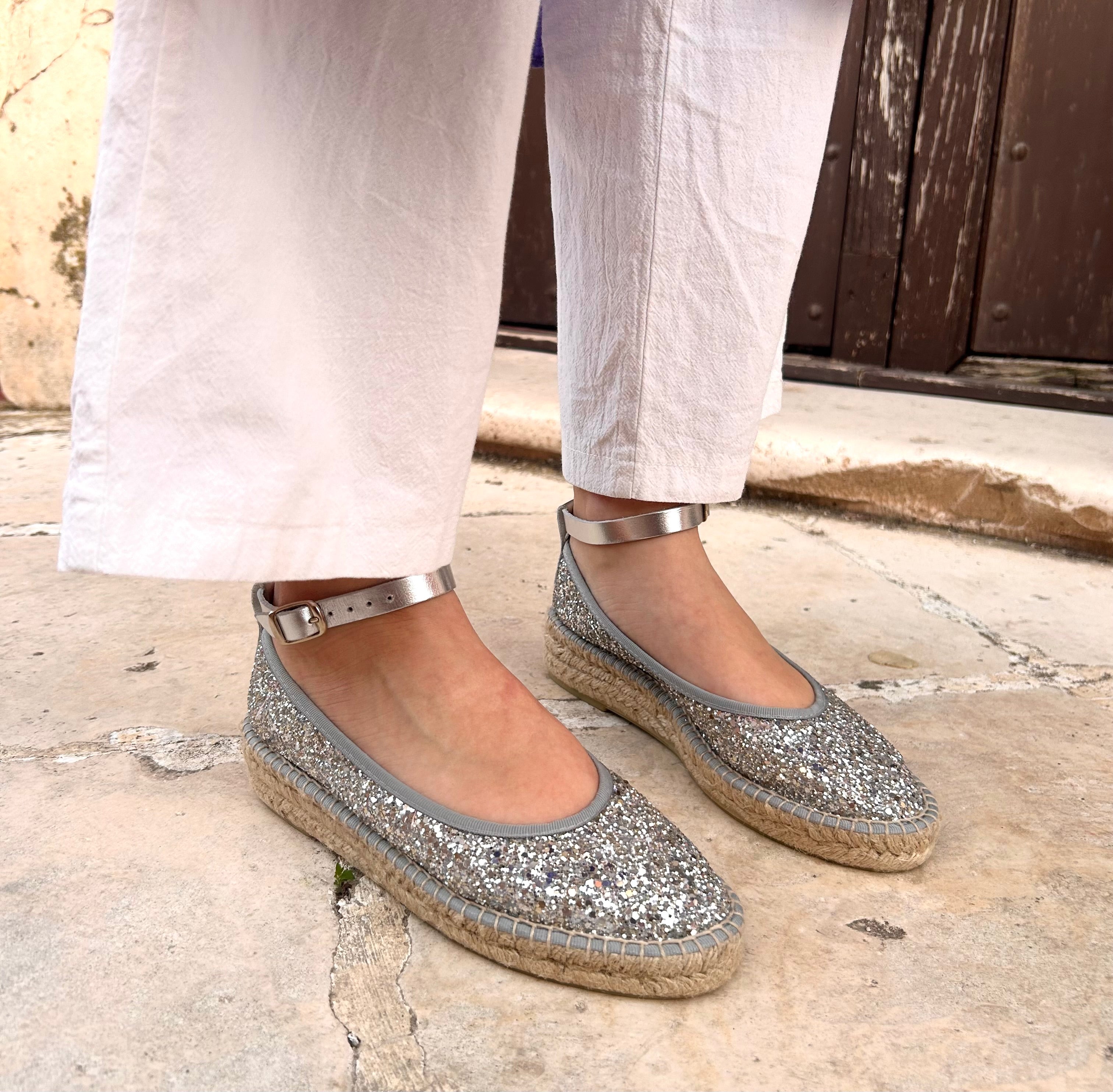 MERCEDITA ESPARTO AMARANTA. GLITTER PLATA