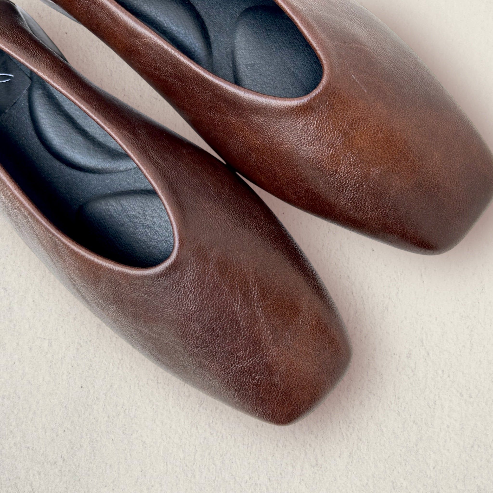 Zapato plano. CLARA. Marrón