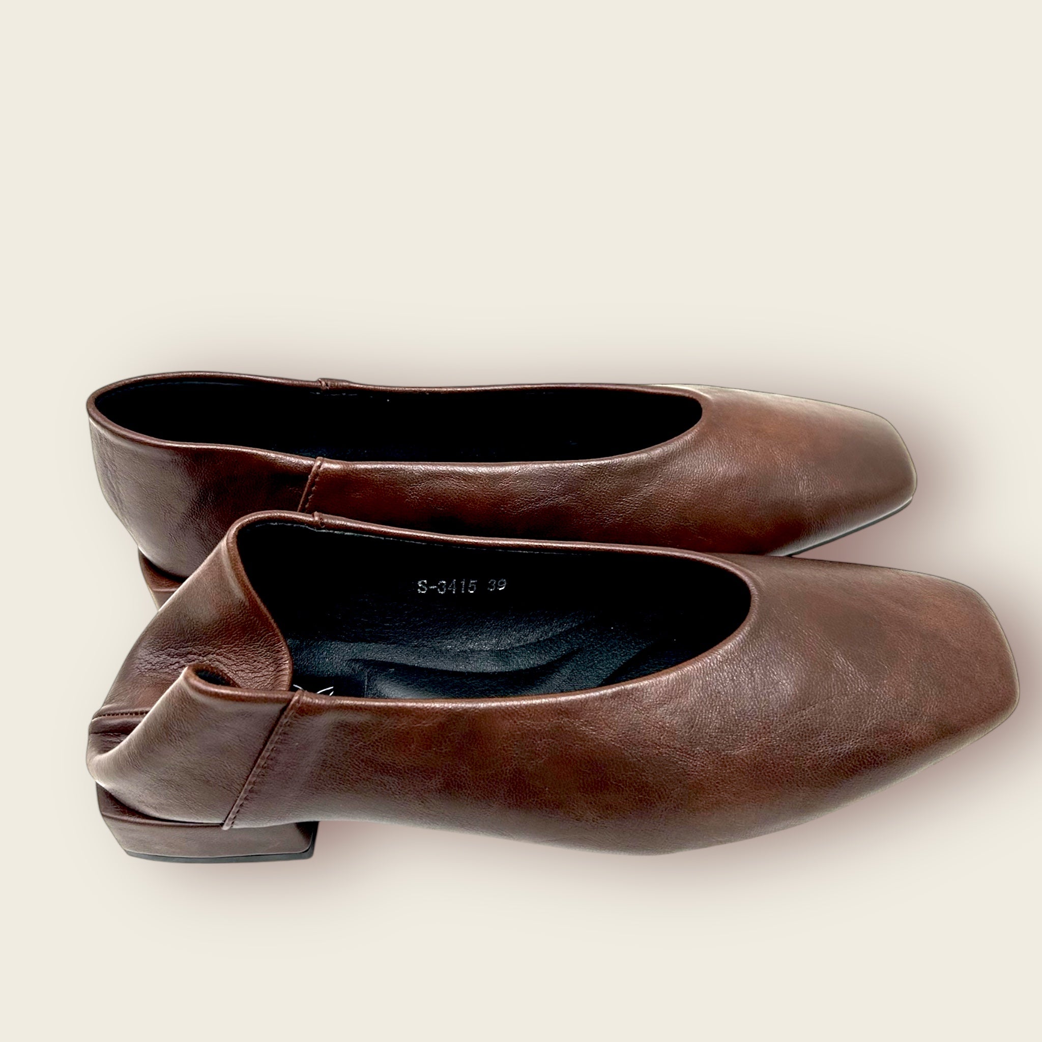 Zapato plano. CLARA. Marrón