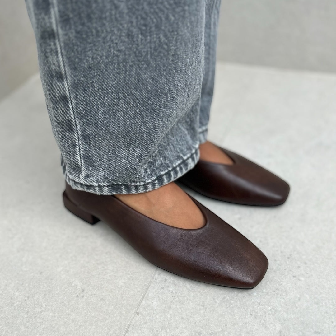 Zapato plano. CLARA. Marrón